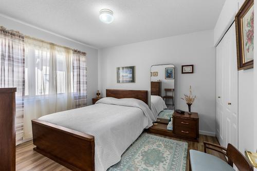 112-1201 Cameron Avenue, Kelowna, BC - Indoor Photo Showing Bedroom