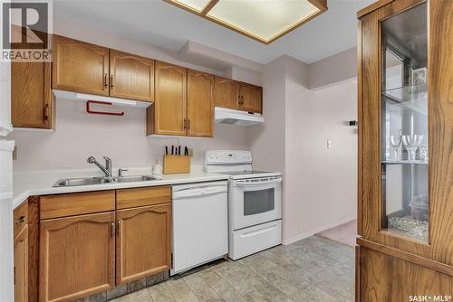 233 209D Cree Place, Saskatoon, SK - Indoor Photo Showing Kitchen With Double Sink
