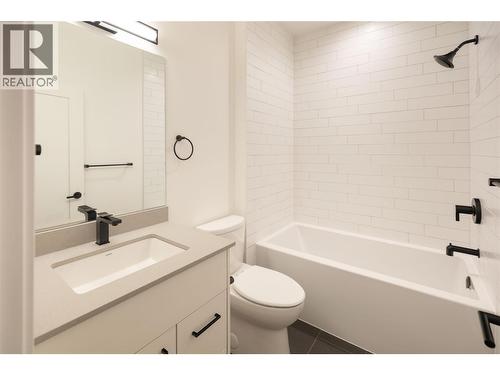 660 Cawston Avenue Unit# 105, Kelowna, BC - Indoor Photo Showing Bathroom