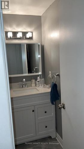 17 - 285 Bluevale Street N, Waterloo, ON - Indoor Photo Showing Bathroom