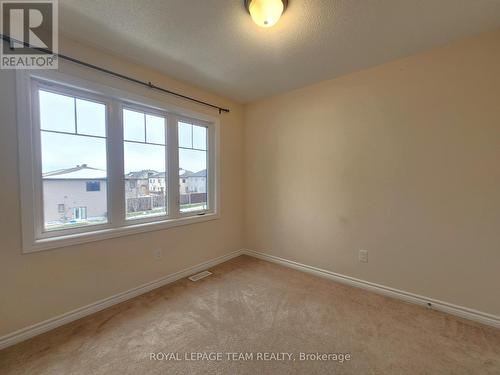 209 Hartsmere Drive, Ottawa, ON - Indoor Photo Showing Other Room