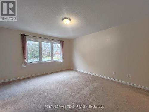 209 Hartsmere Drive, Ottawa, ON - Indoor Photo Showing Other Room