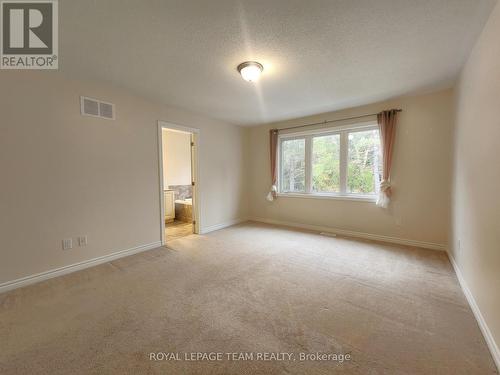 209 Hartsmere Drive, Ottawa, ON - Indoor Photo Showing Other Room