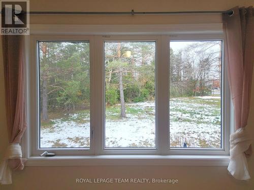 209 Hartsmere Drive, Ottawa, ON - Indoor Photo Showing Other Room