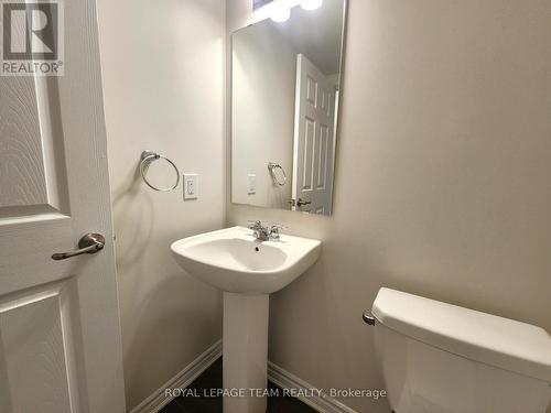 209 Hartsmere Drive, Ottawa, ON - Indoor Photo Showing Bathroom