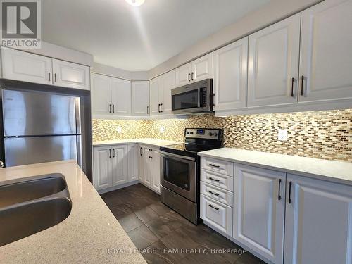209 Hartsmere Drive, Ottawa, ON - Indoor Photo Showing Kitchen With Stainless Steel Kitchen With Double Sink With Upgraded Kitchen