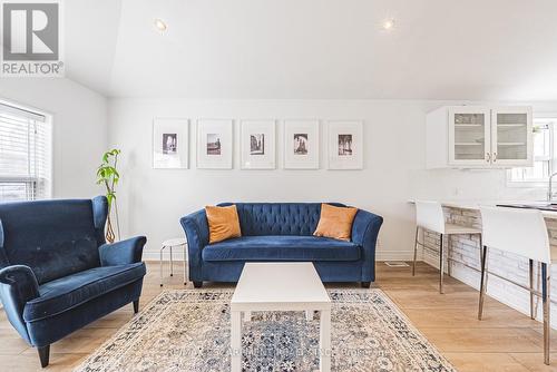 258 West 19Th Street, Hamilton, ON - Indoor Photo Showing Living Room