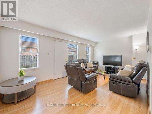 16 - 7255 Dooley Drive, Mississauga, ON - Indoor Photo Showing Living Room