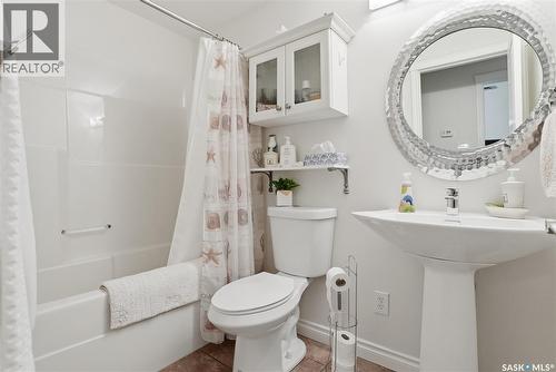 207 615 Saskatchewan Crescent W, Saskatoon, SK - Indoor Photo Showing Bathroom