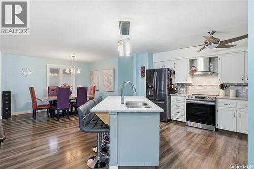 155 Catherwood Crescent, Regina, SK - Indoor Photo Showing Kitchen With Double Sink With Upgraded Kitchen