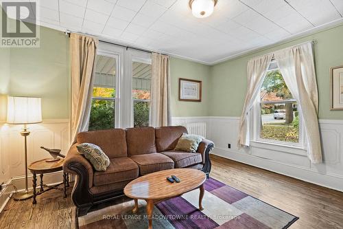 229 Queen Street, Milton, ON - Indoor Photo Showing Living Room