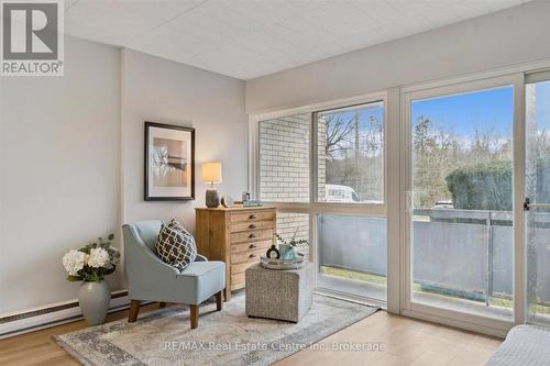 102 - 105 Conroy Crescent, Guelph (Dovercliffe Park/Old University), ON - Indoor