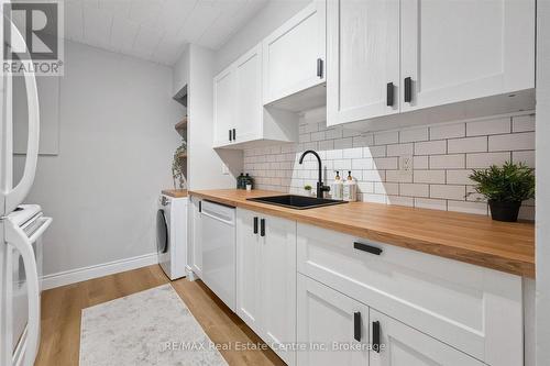 102 - 105 Conroy Crescent, Guelph (Dovercliffe Park/Old University), ON - Indoor