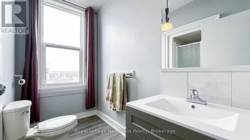 56 Albert Street, Stratford, ON - Indoor Photo Showing Bathroom