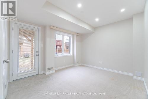 18 Kenridge Terrace, Hamilton, ON - Indoor Photo Showing Other Room
