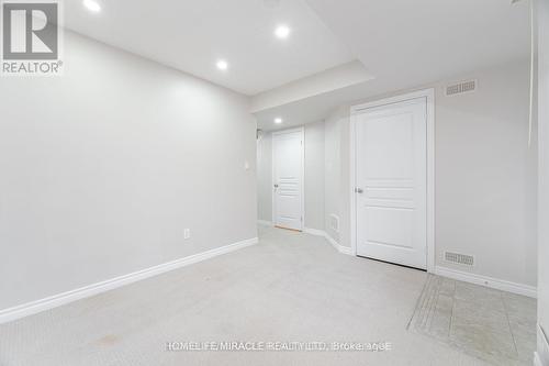 18 Kenridge Terrace, Hamilton, ON - Indoor Photo Showing Other Room