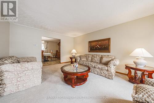 19 Hadeland Avenue, Hamilton, ON - Indoor Photo Showing Living Room