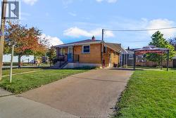 615 GILES West Unit# MAIN  Windsor, ON N9A 6H9