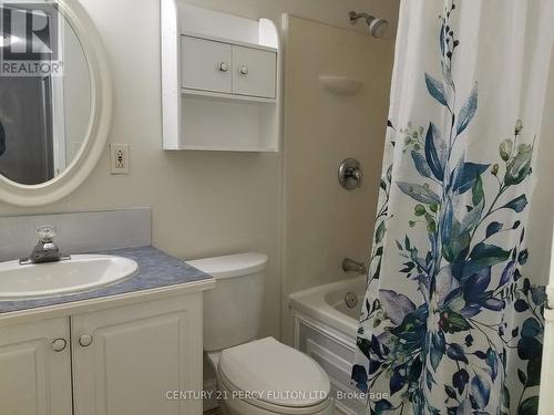 2nd floor 4 pc wash room - 94 - 923 Burns Street W, Whitby, ON - Indoor Photo Showing Bathroom