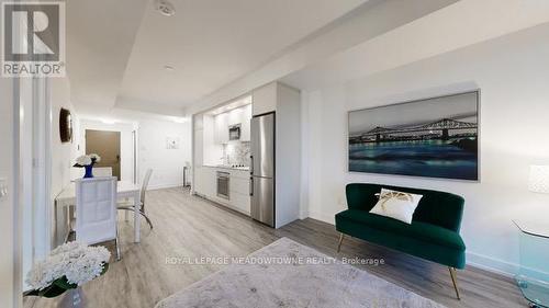 1439 - 20 Inn On The Park Drive, Toronto, ON - Indoor