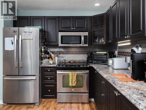 3054 Poyner Crescent, Prince George, BC - Indoor Photo Showing Kitchen With Stainless Steel Kitchen With Upgraded Kitchen