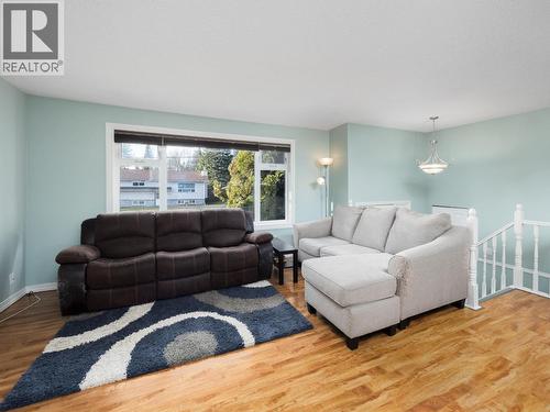 3054 Poyner Crescent, Prince George, BC - Indoor Photo Showing Living Room