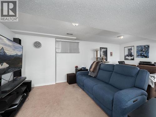 3054 Poyner Crescent, Prince George, BC - Indoor Photo Showing Living Room
