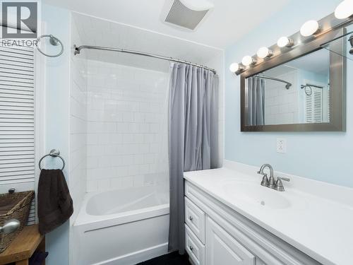 3054 Poyner Crescent, Prince George, BC - Indoor Photo Showing Bathroom