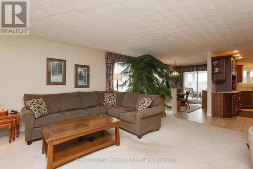 18 Killare Street, North Bay (Birchaven), ON - Indoor Photo Showing Living Room