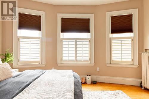 34 Holton Avenue S, Hamilton, ON - Indoor Photo Showing Bedroom