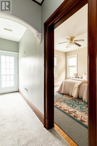 34 Holton Avenue S, Hamilton, ON - Indoor Photo Showing Bedroom