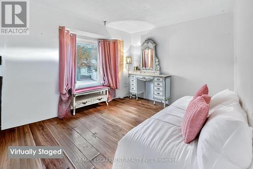 4 Pleasant Grove Terrace, Grimsby, ON - Indoor Photo Showing Bedroom