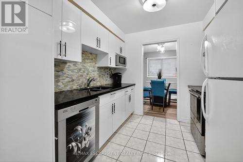 4 Pleasant Grove Terrace, Grimsby, ON - Indoor Photo Showing Kitchen With Double Sink
