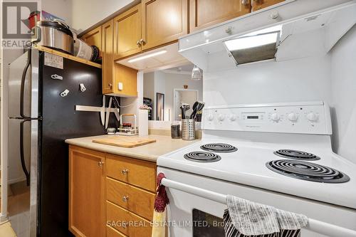 702 - 115 Richmond Street E, Toronto, ON - Indoor Photo Showing Kitchen
