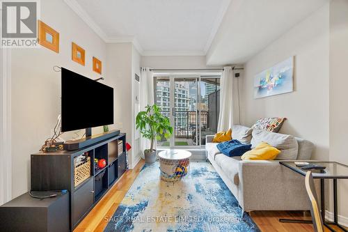 702 - 115 Richmond Street E, Toronto, ON - Indoor Photo Showing Living Room