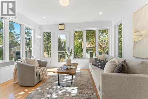242 Harmer Avenue S, Ottawa, ON - Indoor Photo Showing Living Room