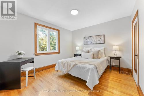 242 Harmer Avenue S, Ottawa, ON - Indoor Photo Showing Bedroom