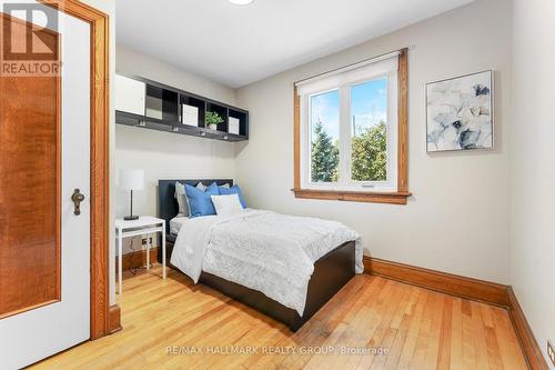 242 Harmer Avenue S, Ottawa, ON - Indoor Photo Showing Bedroom
