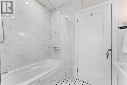 242 Harmer Avenue S, Ottawa, ON - Indoor Photo Showing Bathroom