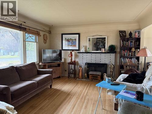 1567 Birch Street, Prince George, BC - Indoor Photo Showing Living Room