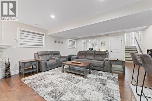 1249 Cancun, Windsor, ON - Indoor Photo Showing Living Room