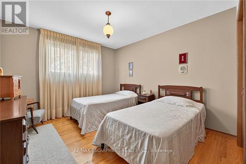 5 Third Road E, Hamilton, ON - Indoor Photo Showing Bedroom