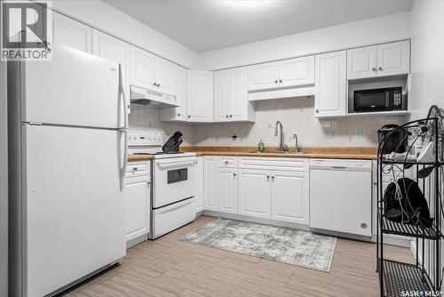 108 2300 Tell Place, Regina, SK - Indoor Photo Showing Kitchen