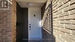 6 - 44 CHESTER LE BOULEVARD  Toronto, ON M1W 2M8