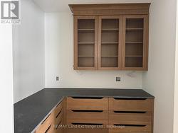 Walk-in Pantry - 