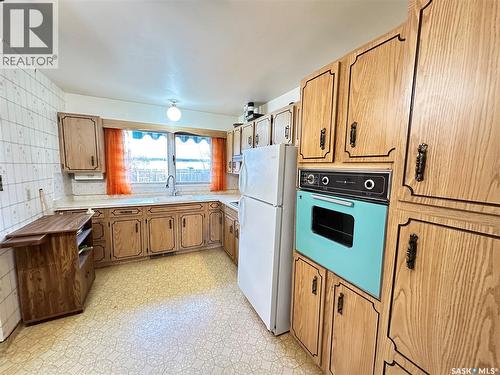 87 Tucker Crescent, Saskatoon, SK - Indoor Photo Showing Kitchen