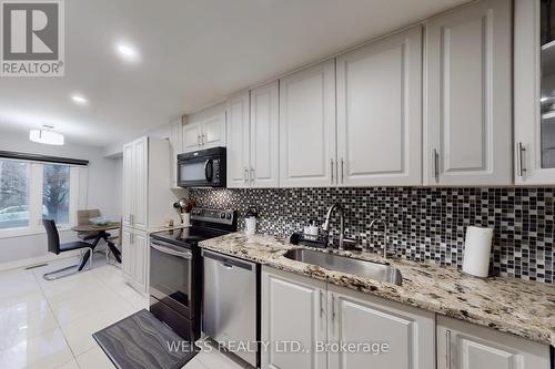 4625 Westbourne Terrace, Mississauga, ON - Indoor Photo Showing Kitchen With Upgraded Kitchen