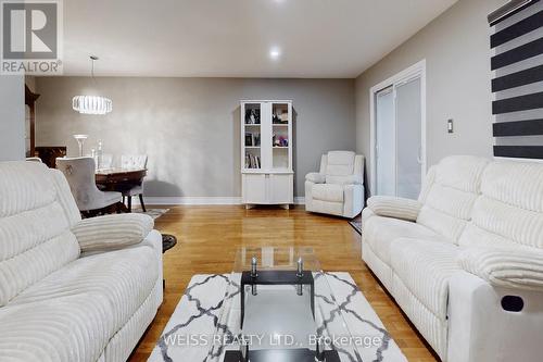 4625 Westbourne Terrace, Mississauga, ON - Indoor Photo Showing Living Room