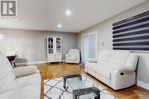 4625 Westbourne Terrace, Mississauga, ON - Indoor Photo Showing Living Room