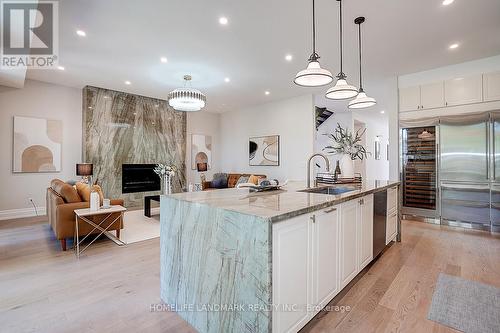 937 Goodwin Road, Mississauga, ON - Indoor Photo Showing Kitchen With Upgraded Kitchen